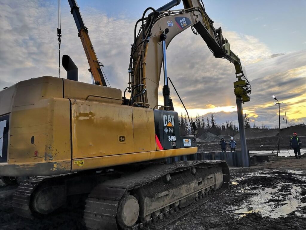 vibratory pile driver machine